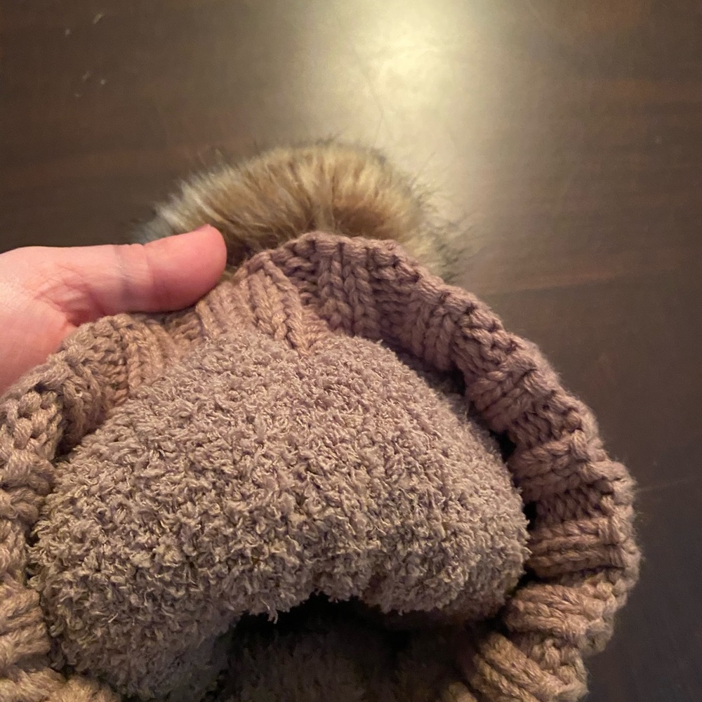 Winter hat - Picture 3 of 3